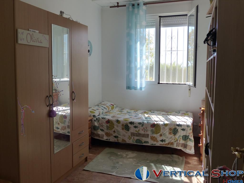 For sale of chalet in Caudete