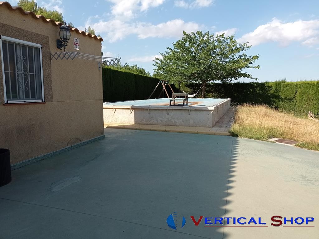 For sale of chalet in Caudete