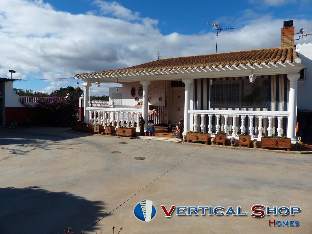 For sale of chalet in Caudete
