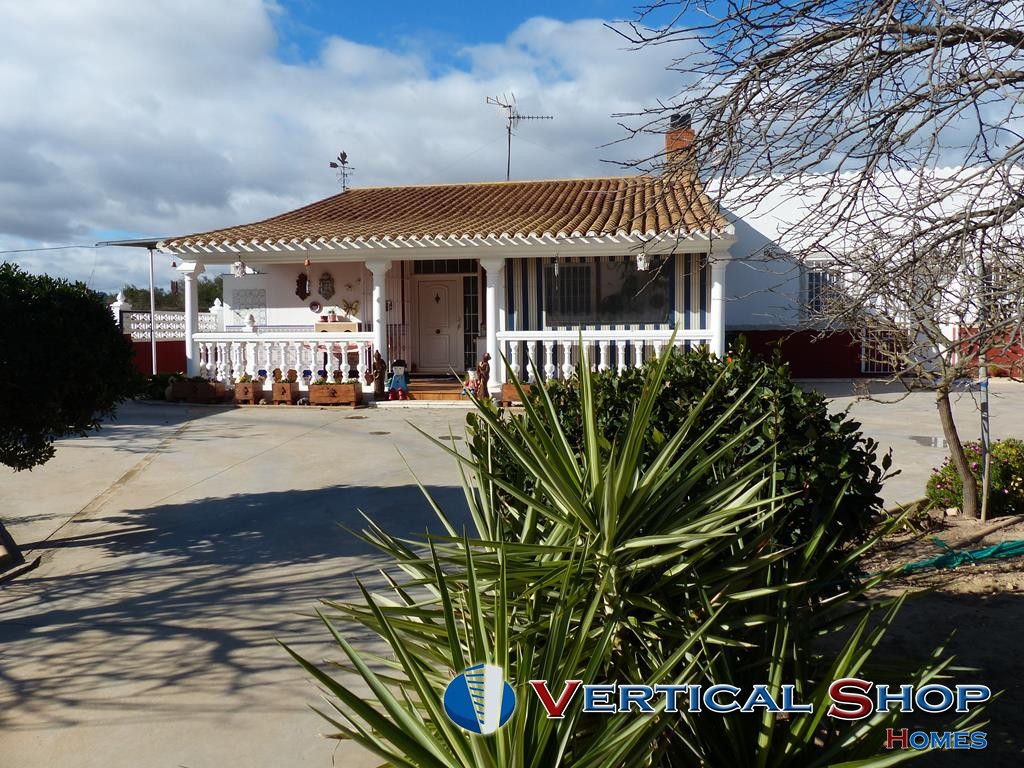 For sale of chalet in Caudete