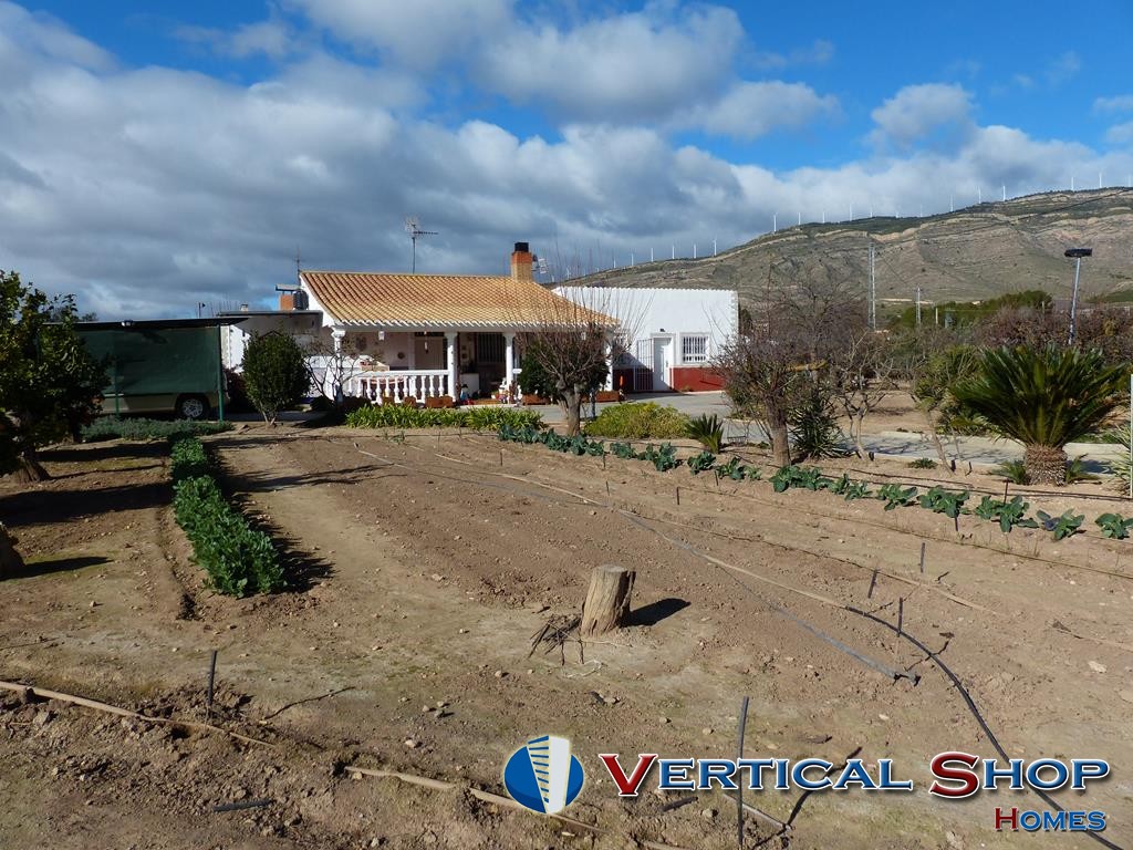 For sale of chalet in Caudete