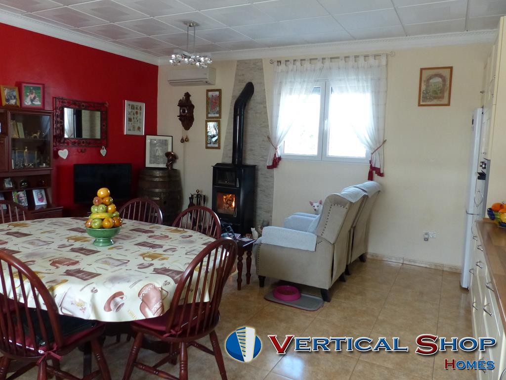 For sale of chalet in Caudete