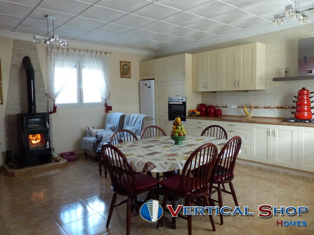 For sale of chalet in Caudete