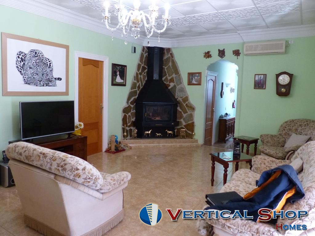 For sale of chalet in Caudete