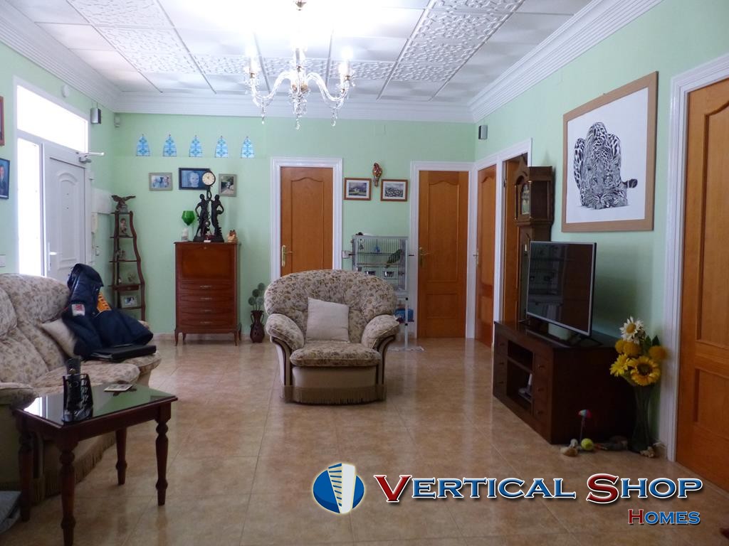 For sale of chalet in Caudete