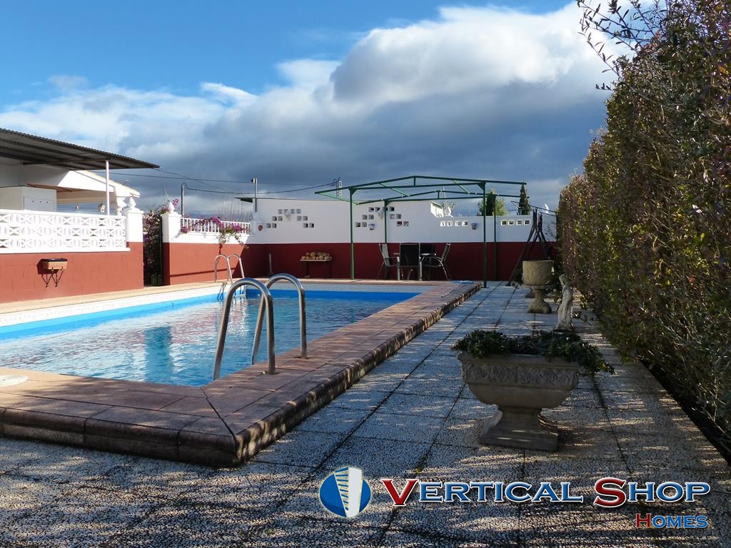 For sale of chalet in Caudete