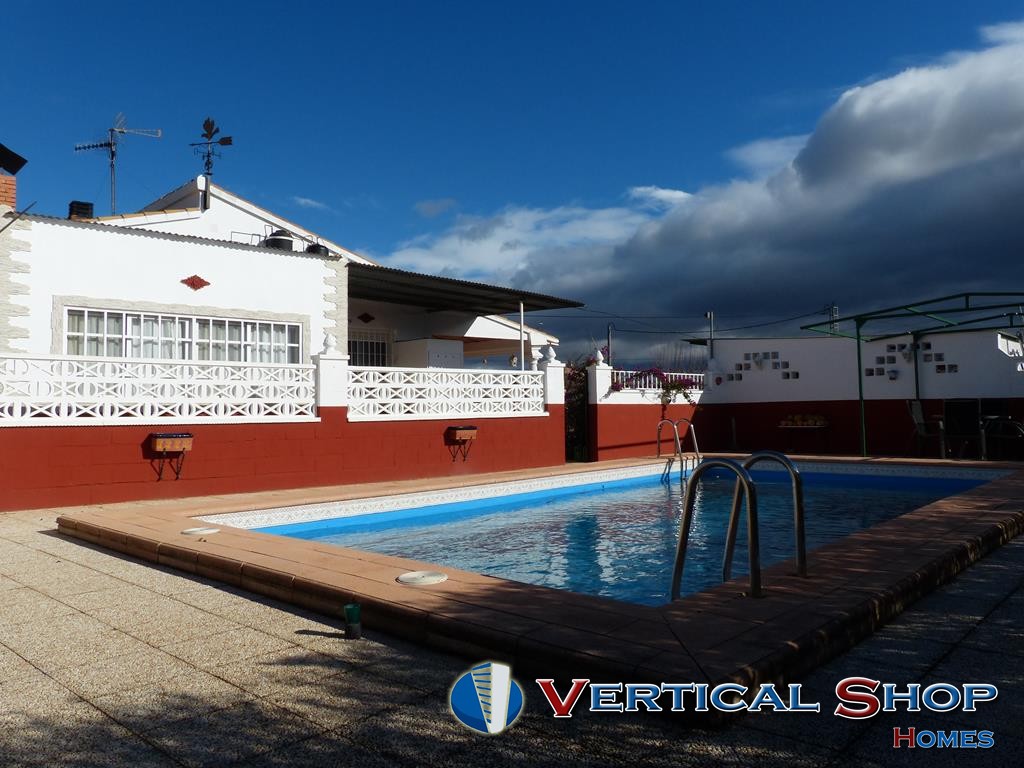 For sale of chalet in Caudete