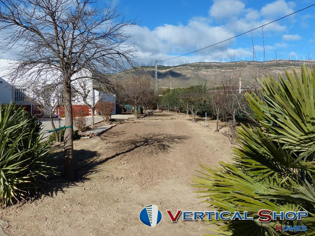 For sale of chalet in Caudete