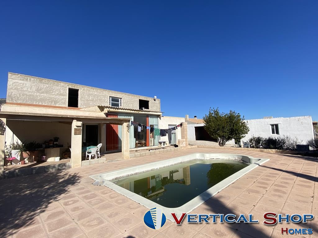 For sale of chalet in Caudete