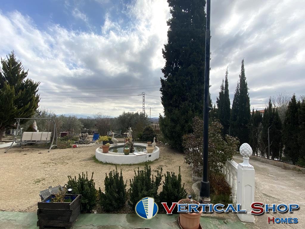 For sale of chalet in Caudete