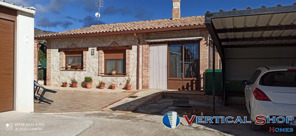 For sale of chalet in Caudete