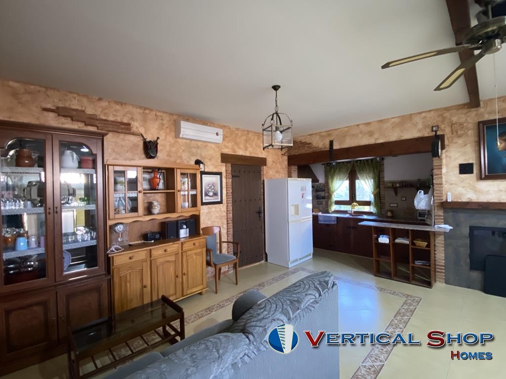 For sale of chalet in Caudete