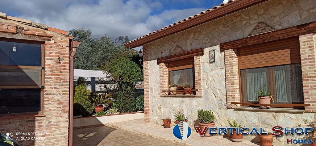For sale of chalet in Caudete