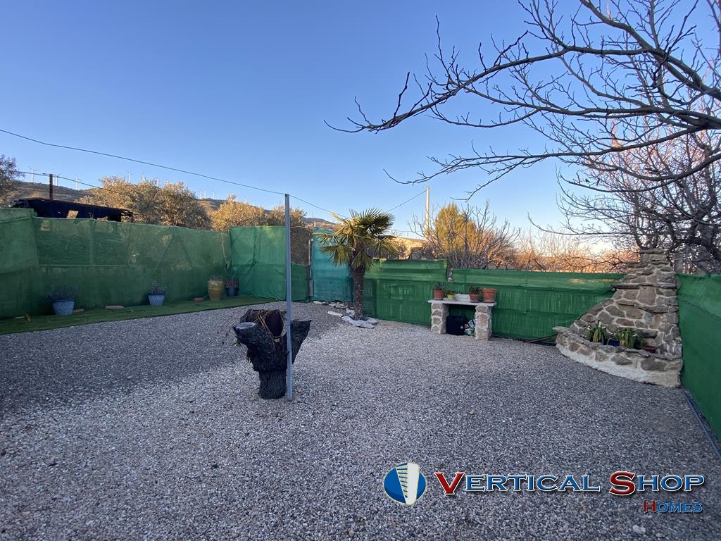 For sale of chalet in Caudete