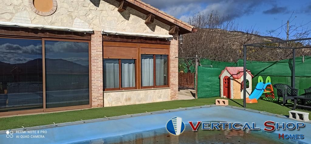 For sale of chalet in Caudete