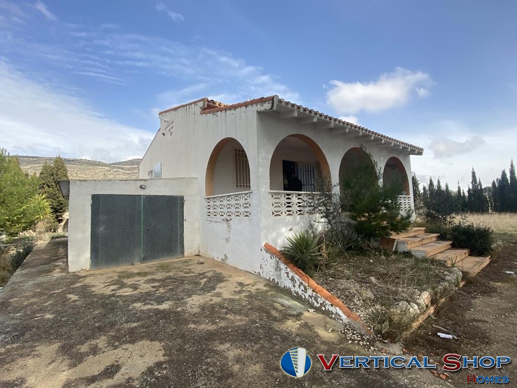 For sale of chalet in Caudete
