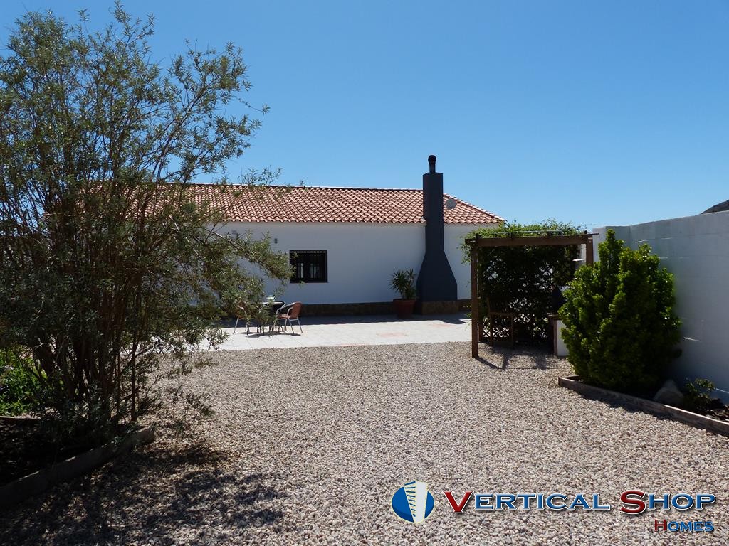 For sale of chalet in Caudete