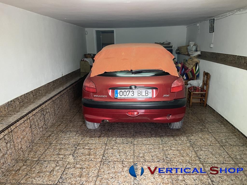 For sale of commercial in Caudete