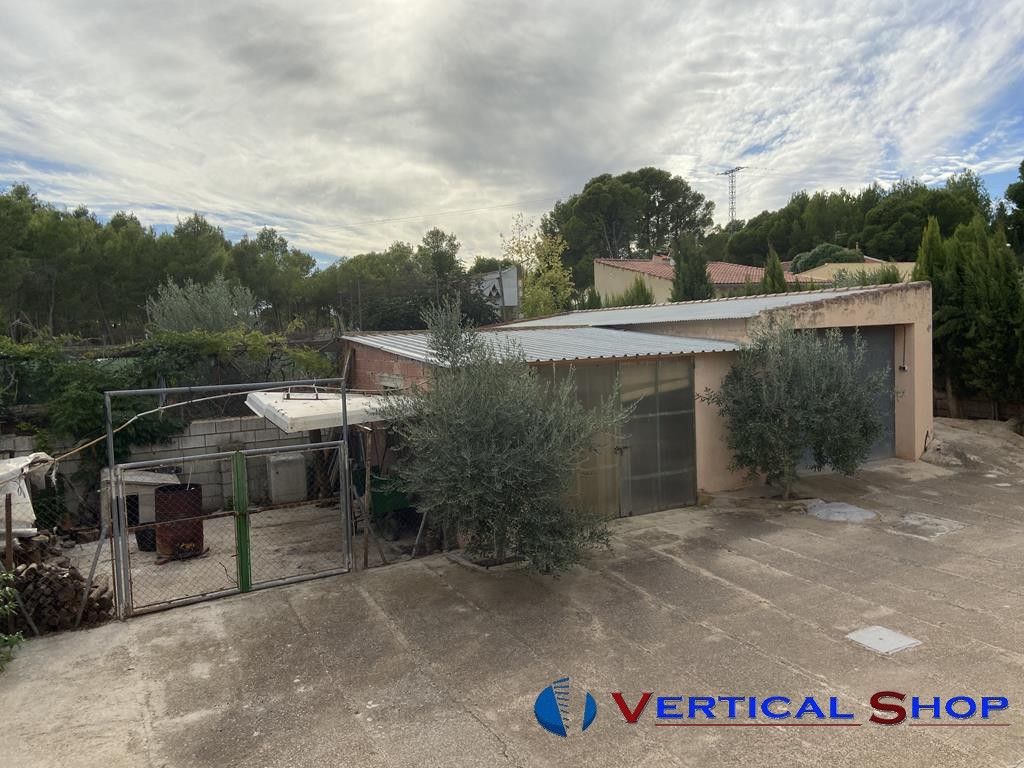 For sale of commercial in Caudete