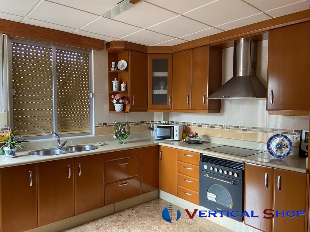 For sale of commercial in Caudete