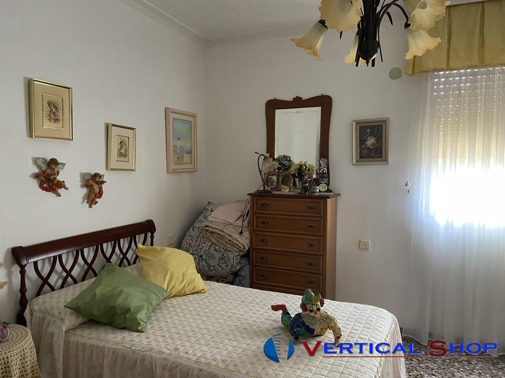 For sale of commercial in Caudete