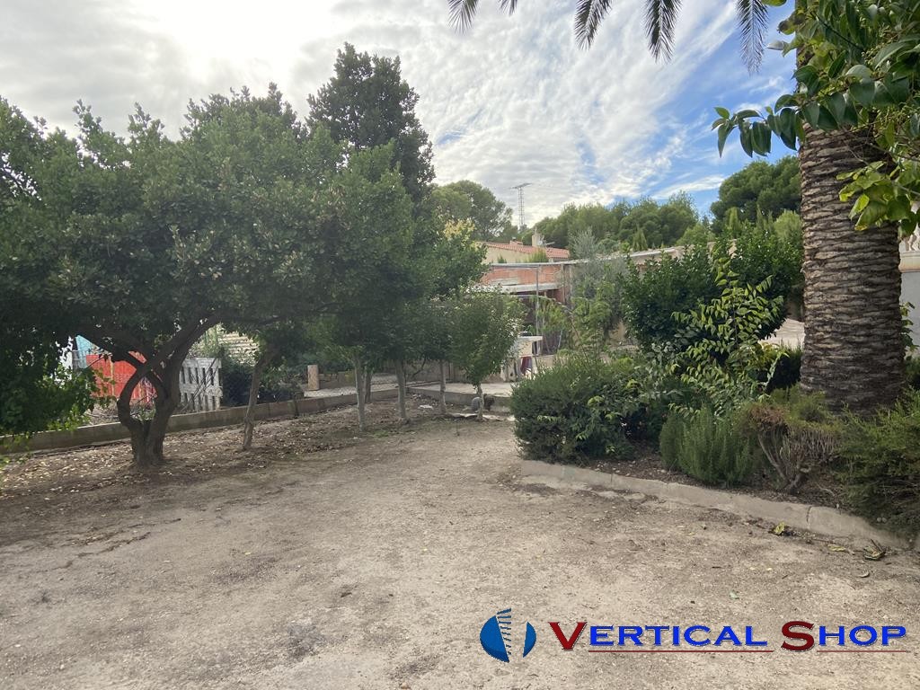 For sale of commercial in Caudete