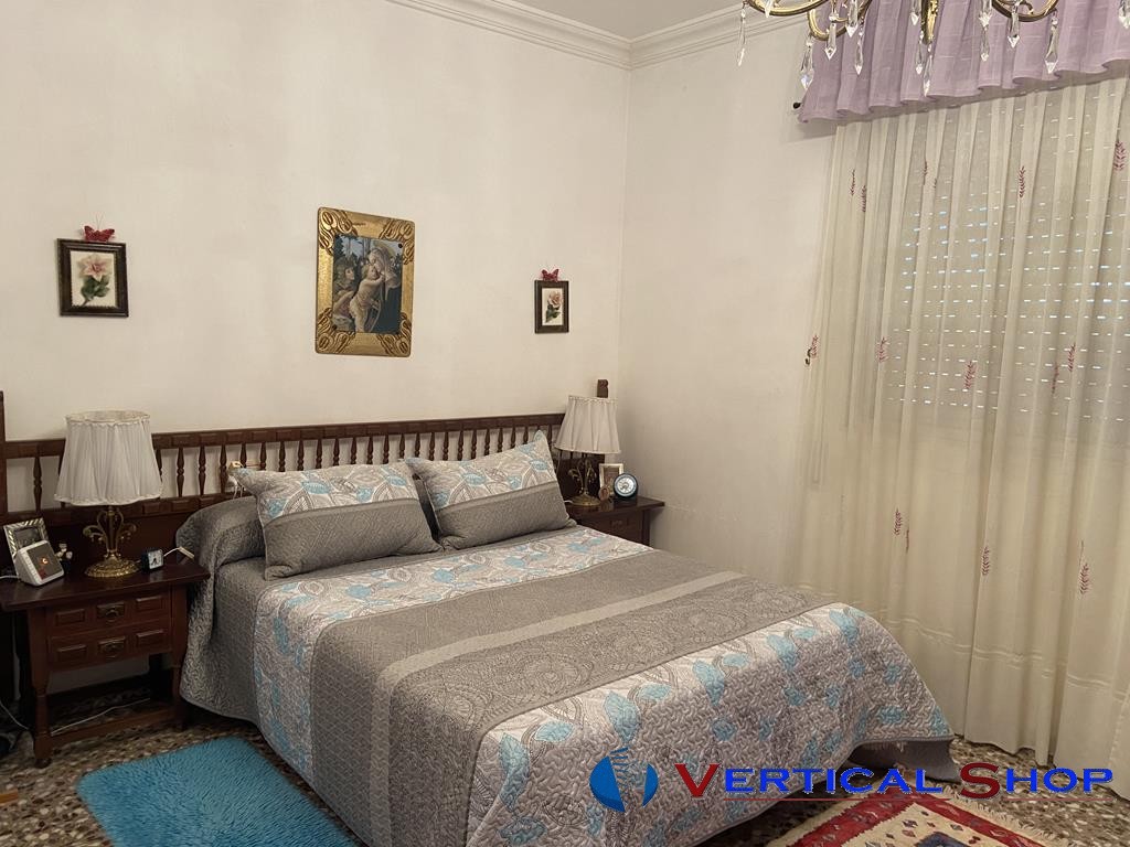 For sale of commercial in Caudete