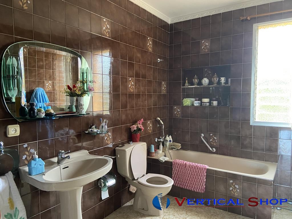 For sale of commercial in Caudete