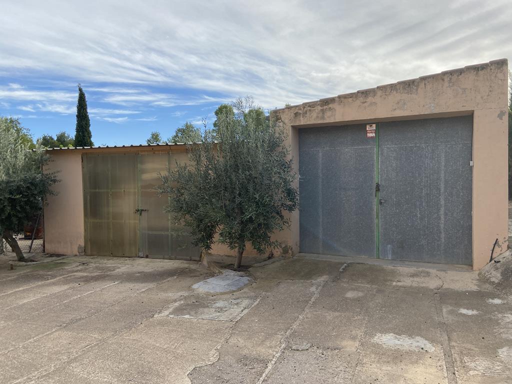 For sale of commercial in Caudete