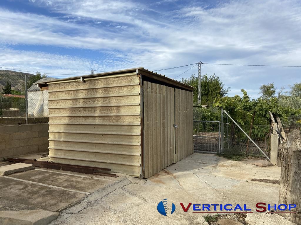 For sale of commercial in Caudete