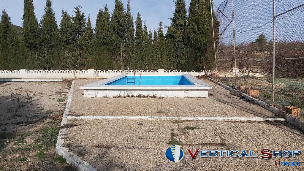 For sale of chalet in Caudete