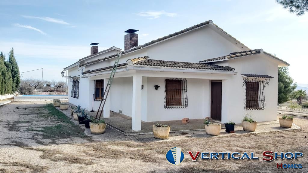 For sale of chalet in Caudete