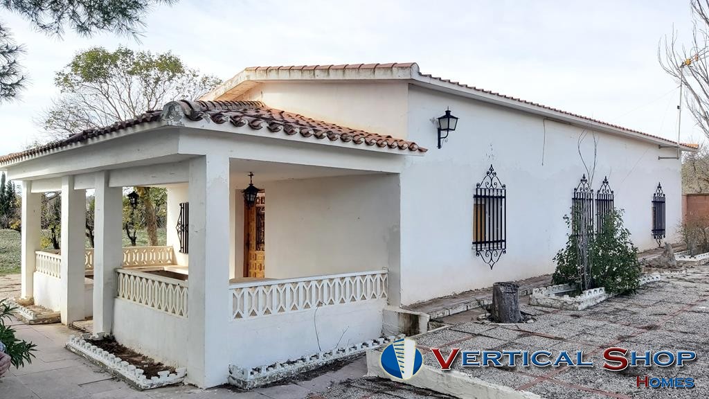 For sale of chalet in Caudete
