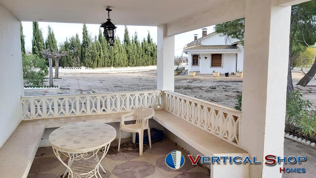 For sale of chalet in Caudete