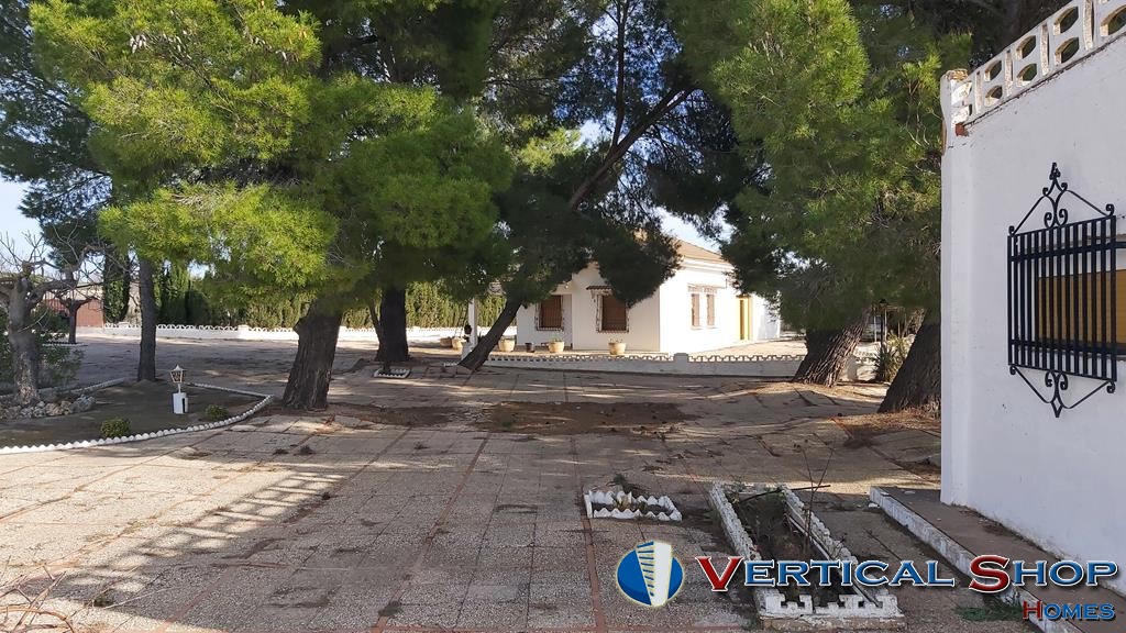 For sale of chalet in Caudete