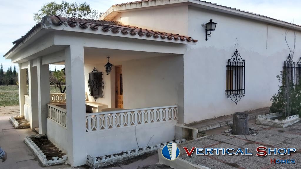 For sale of chalet in Caudete