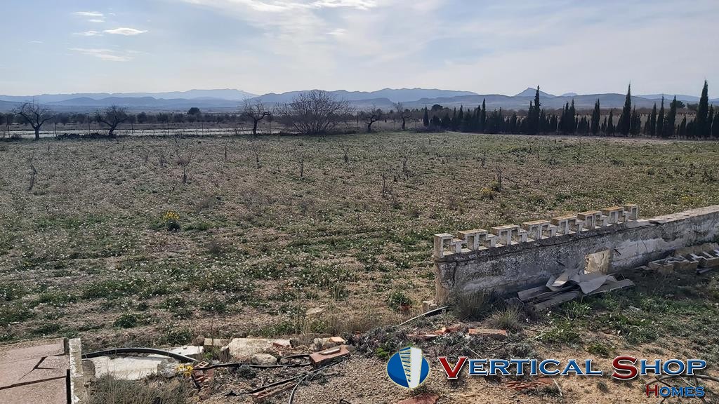 For sale of chalet in Caudete