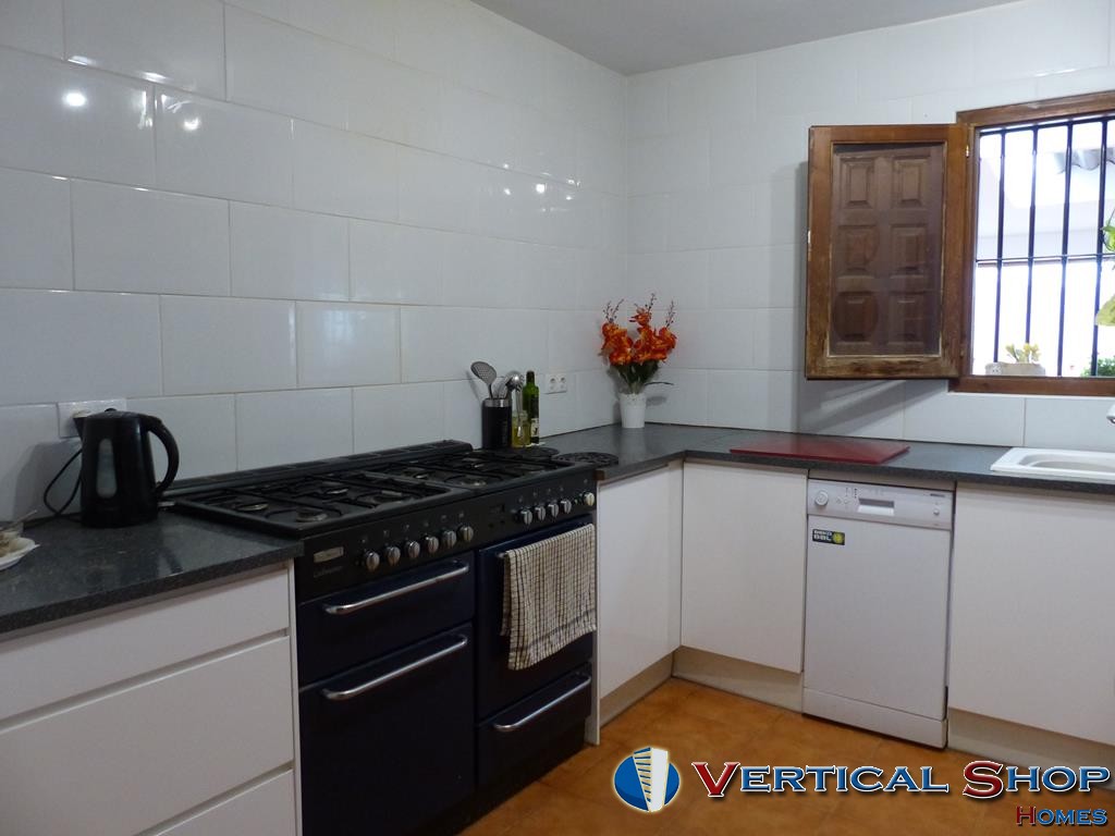 For sale of chalet in Caudete