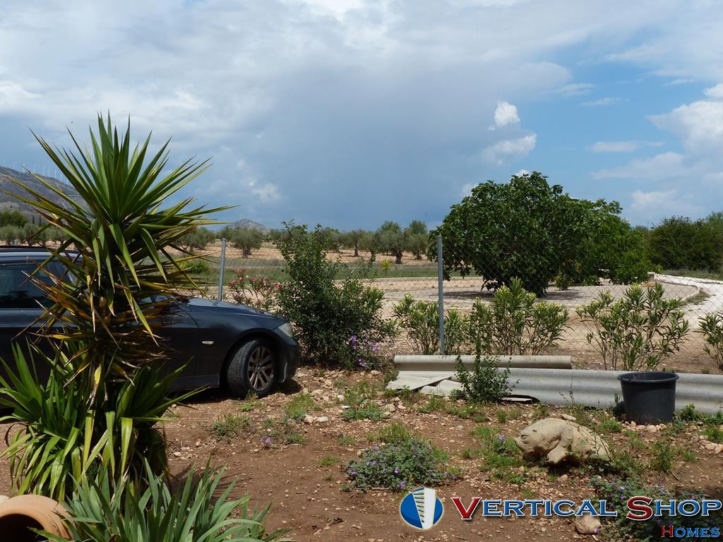 For sale of chalet in Caudete