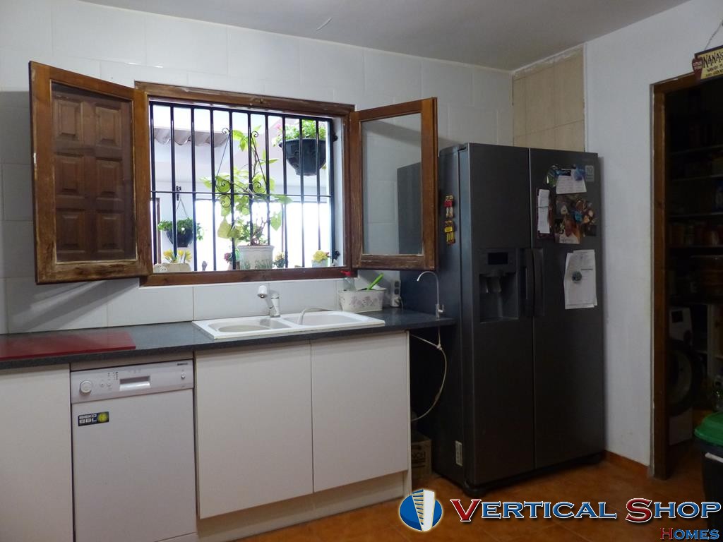 For sale of chalet in Caudete