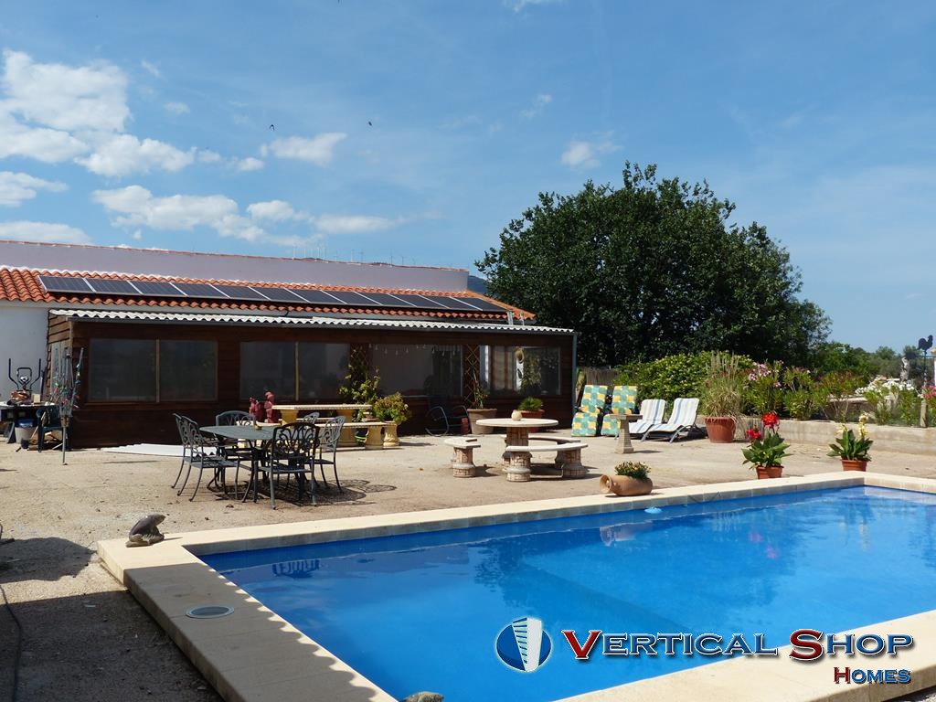 For sale of chalet in Caudete