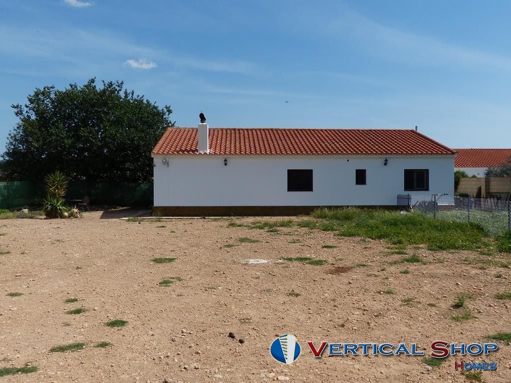 For sale of chalet in Caudete