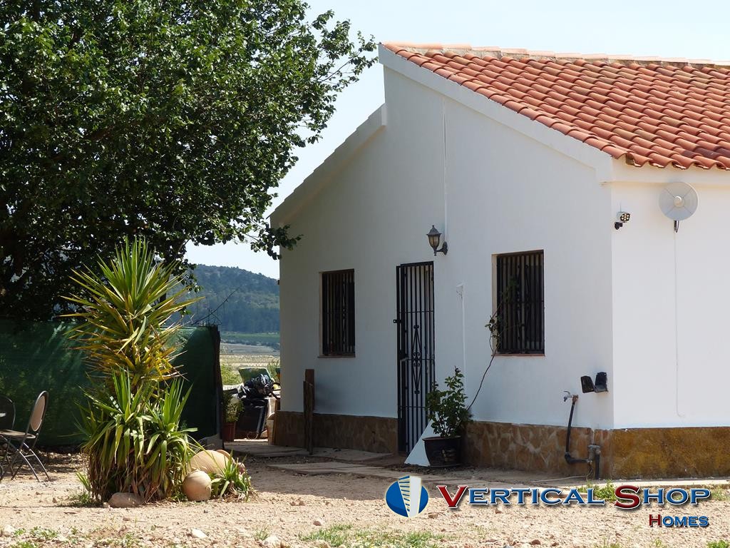 For sale of chalet in Caudete