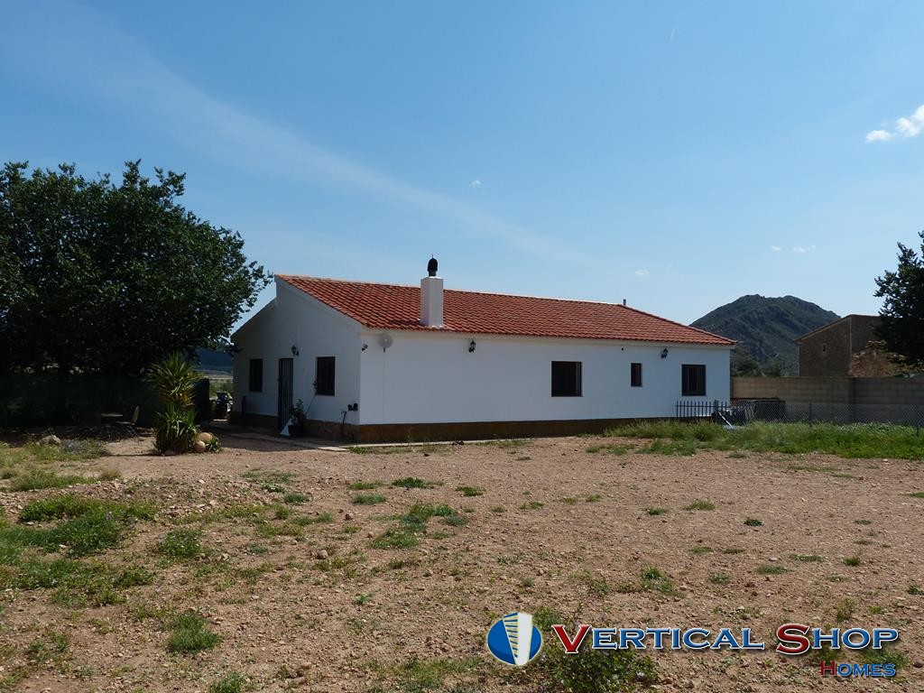 For sale of chalet in Caudete