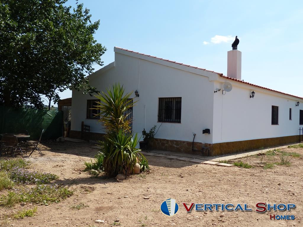For sale of chalet in Caudete