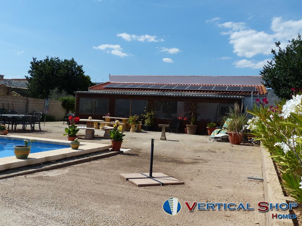 For sale of chalet in Caudete