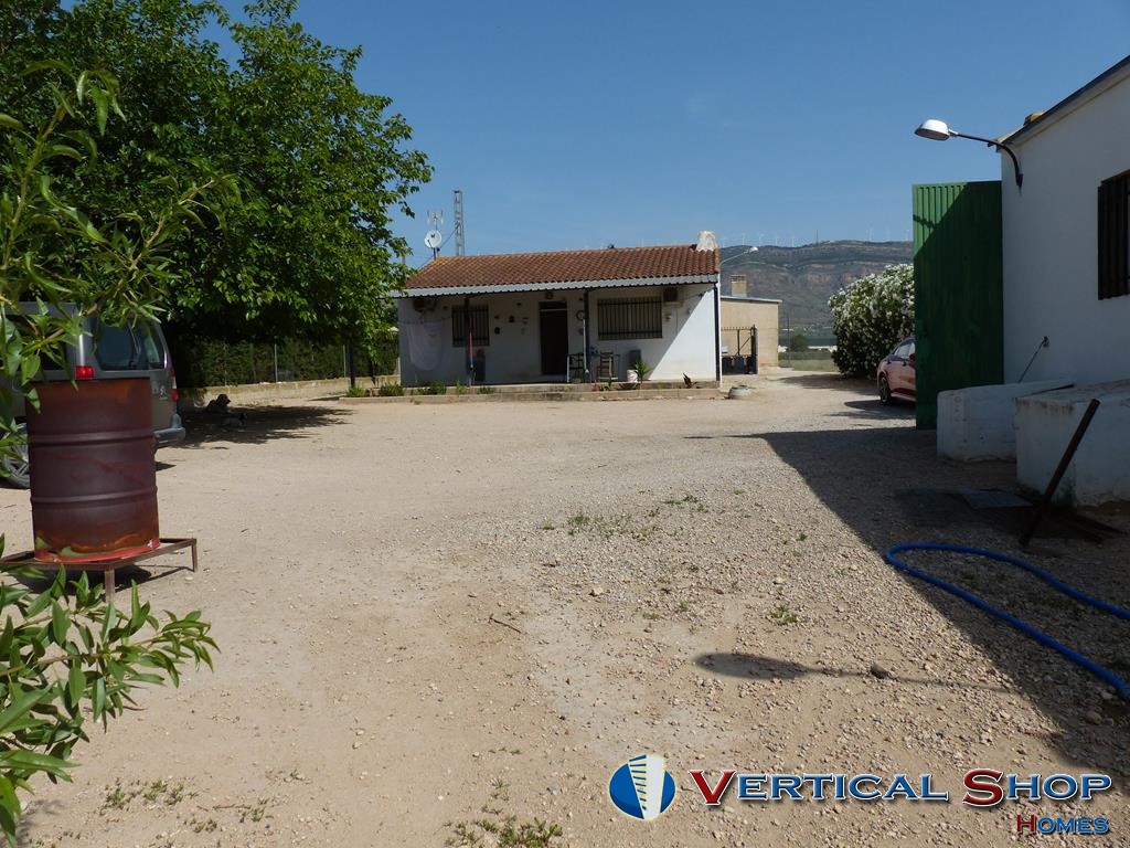 For sale of chalet in Caudete
