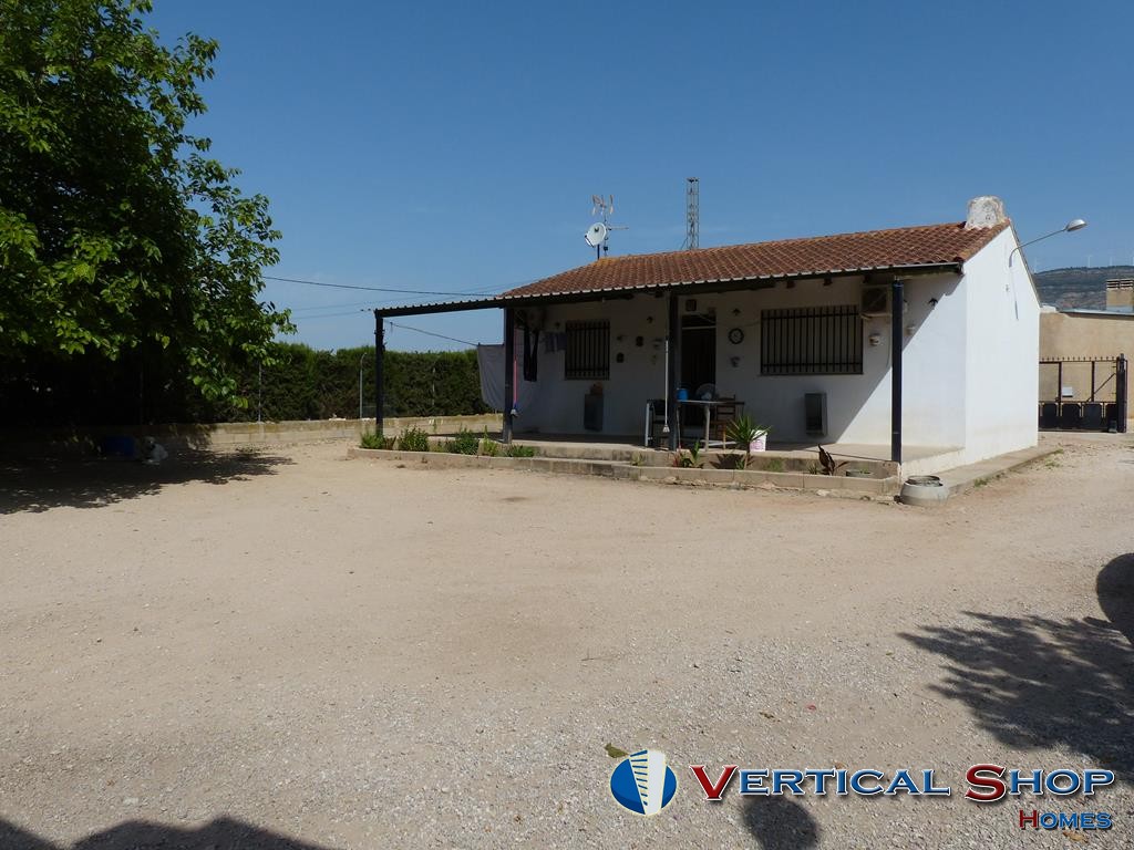 For sale of chalet in Caudete