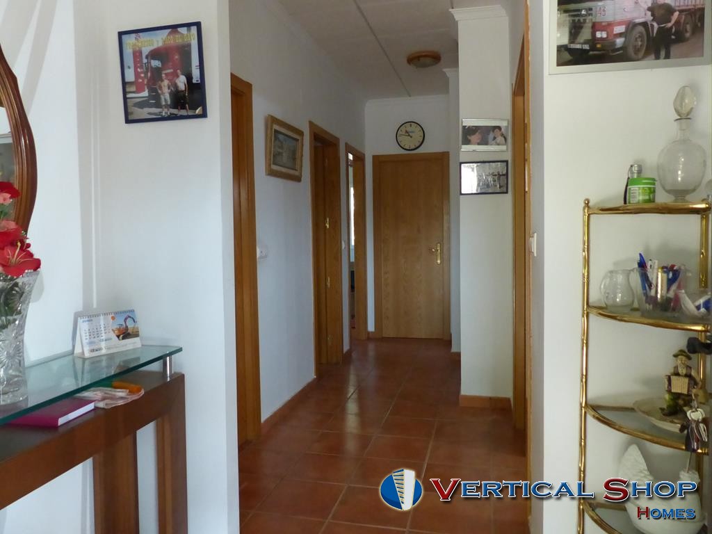 For sale of chalet in Caudete