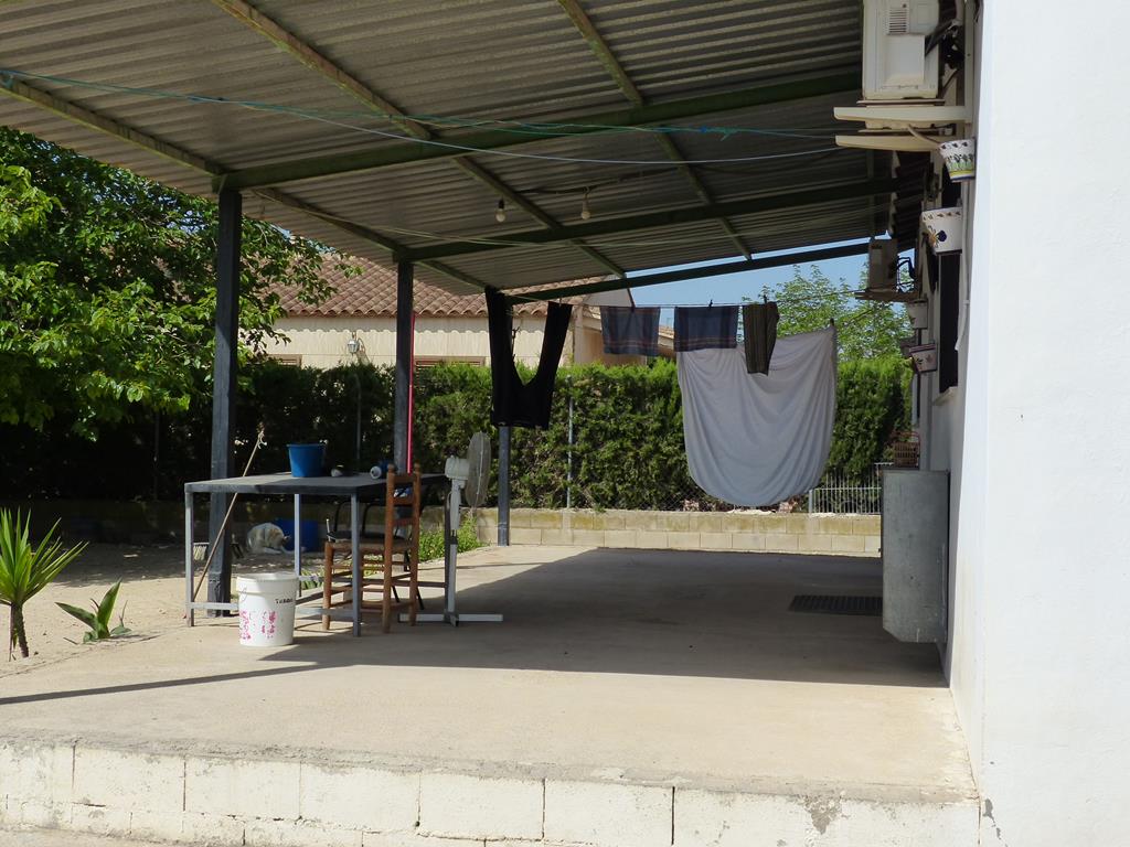 For sale of chalet in Caudete